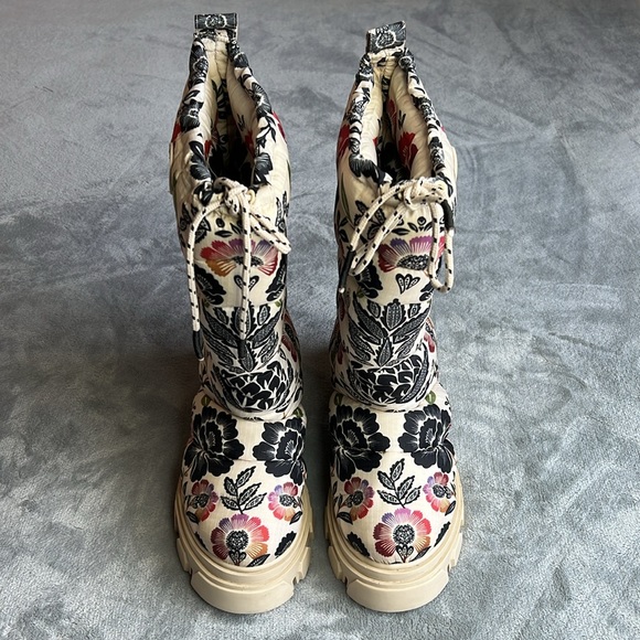 🎉HOST PICK🎉Farm Rio Floral Lug Sole Tall Shaft Boot Size EU40 US9 - Picture 3 of 14